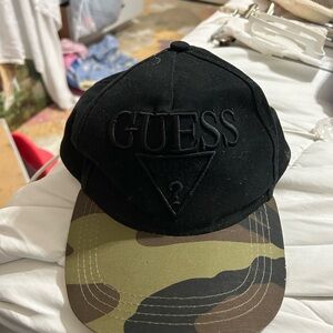 GUESS Black Cap with Camouflage Brim